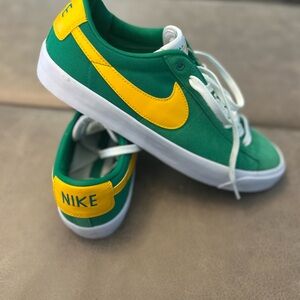 Nike Men’s Sneakers in Green and Yellow